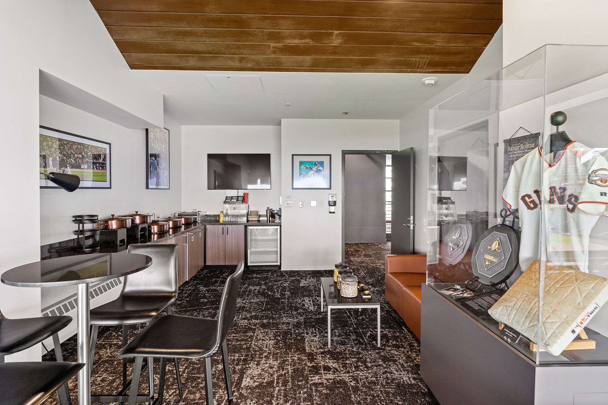 Bonds Interior